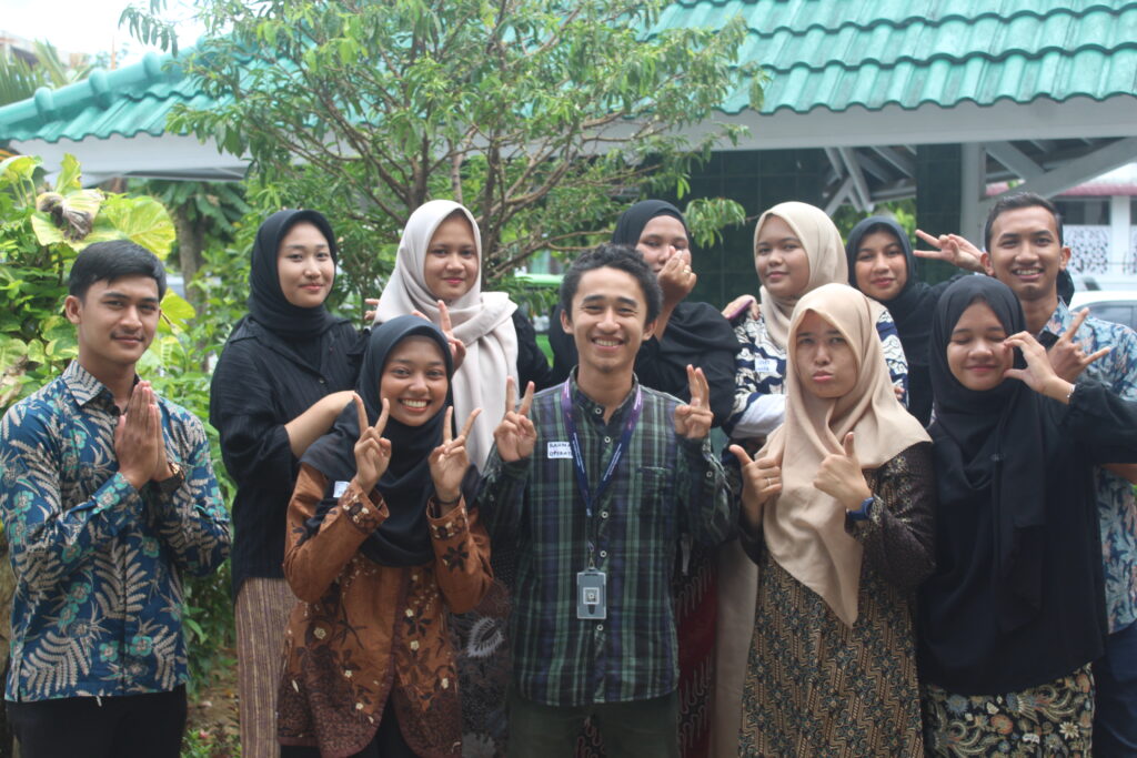 The volunteers of the Youth Engagement Programme. Photo: Citizen OS Indonesia.